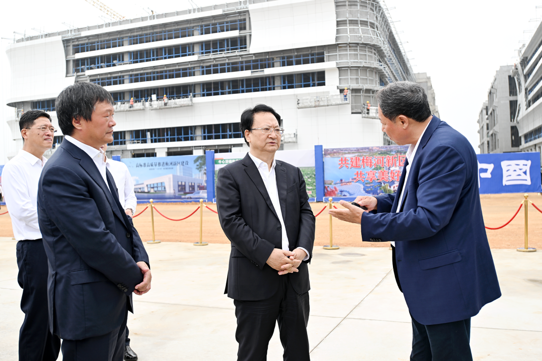 9月9日，省委書記景俊海到梅河口市調(diào)研，在梅河皓月肉牛產(chǎn)業(yè)綜合加工項目現(xiàn)場詳細了解肉牛養(yǎng)殖、加工、交易全產(chǎn)業(yè)鏈運行情況。.png